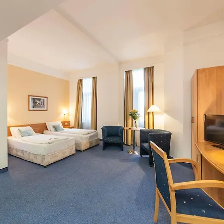 Hotel East