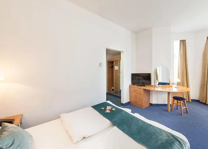 Hotel East 4*