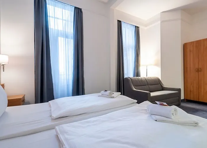 Hotel East 4*
