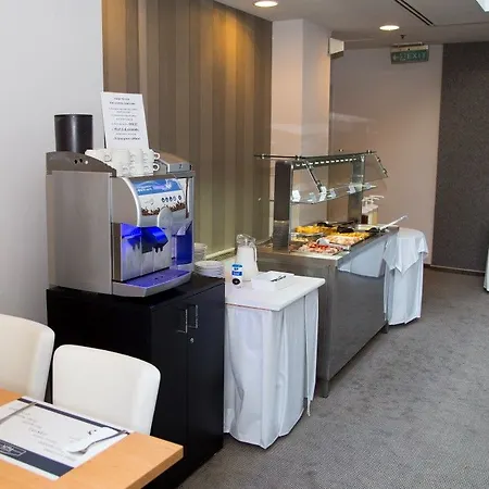 Hotel East 4*