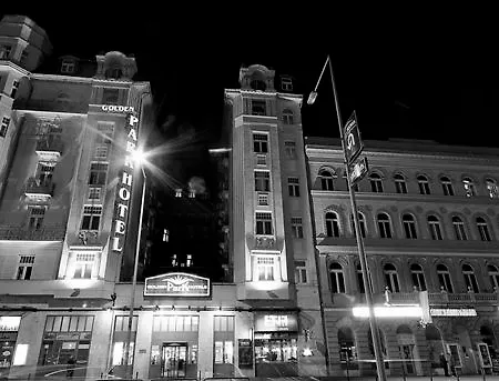 Hotel East