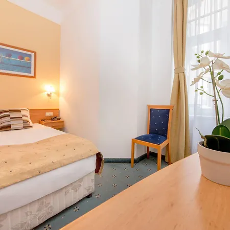 Hotel East 4*
