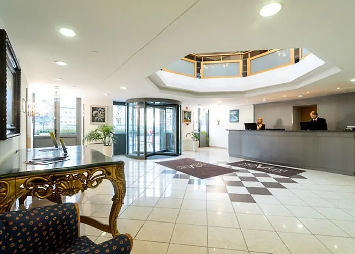 Hotel East 4*