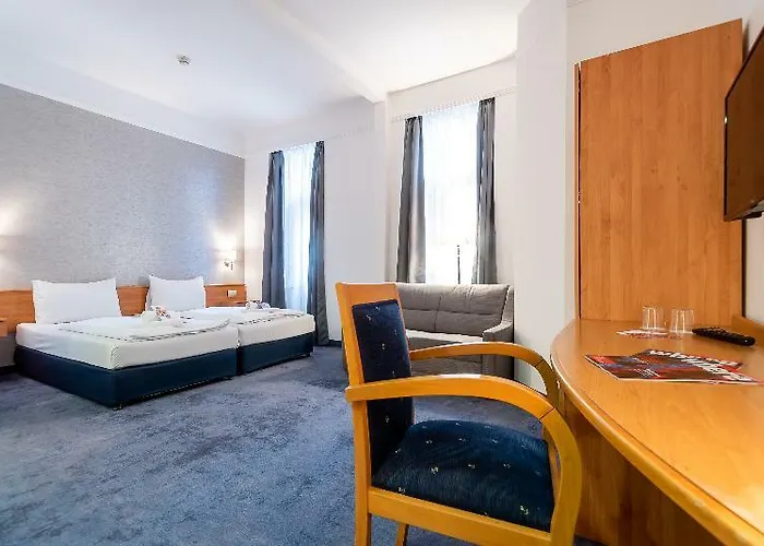 Otel East